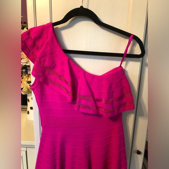 Ted Baker One Shoulder Pink Skater Dress. Size 2. Worn twice. Good condition. - Picture 7 of 11